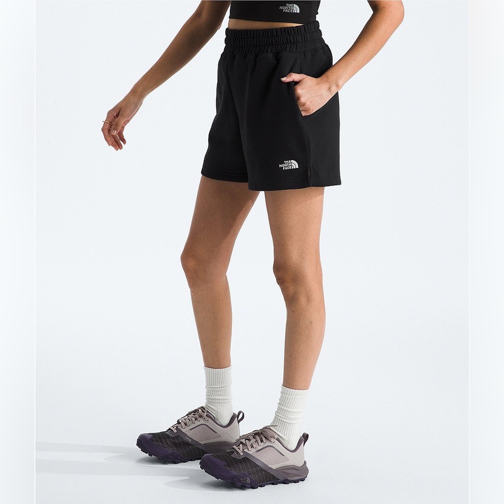 The North Face Evolution Side Pocket Embroidered Logo Shorts Medium